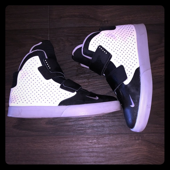 nike shoes with 2 straps